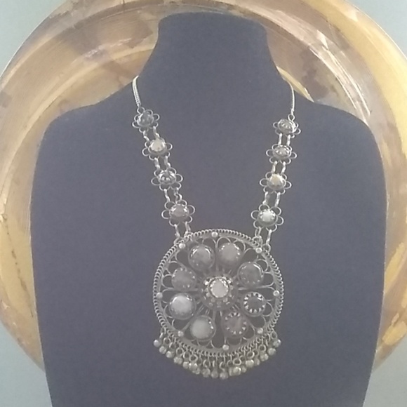 Multi Colored Jade Necklace. - Picture 5 of 8